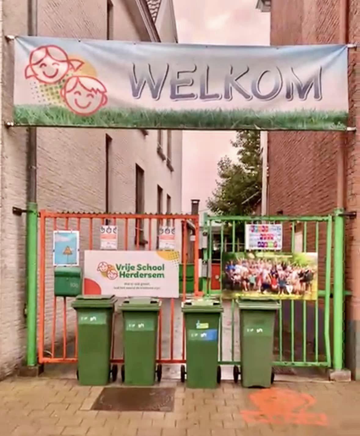 Vrije School Herdersem met containers